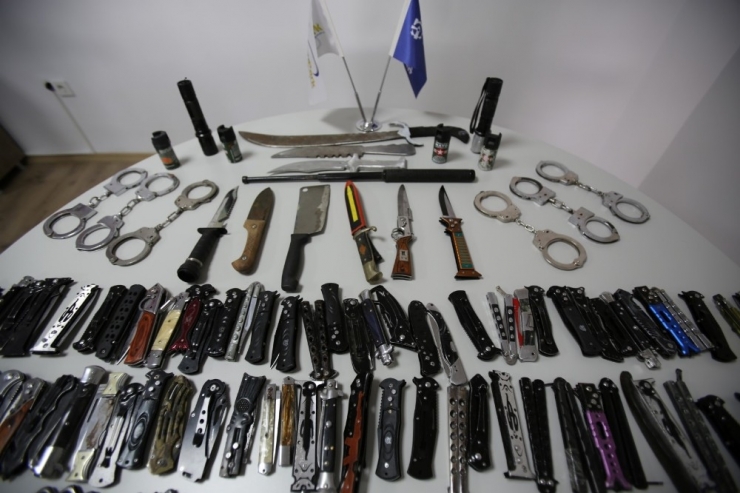 Otobüs Terminalinde Ele Geçirilen Suç Aletleri Şaşırtıyor