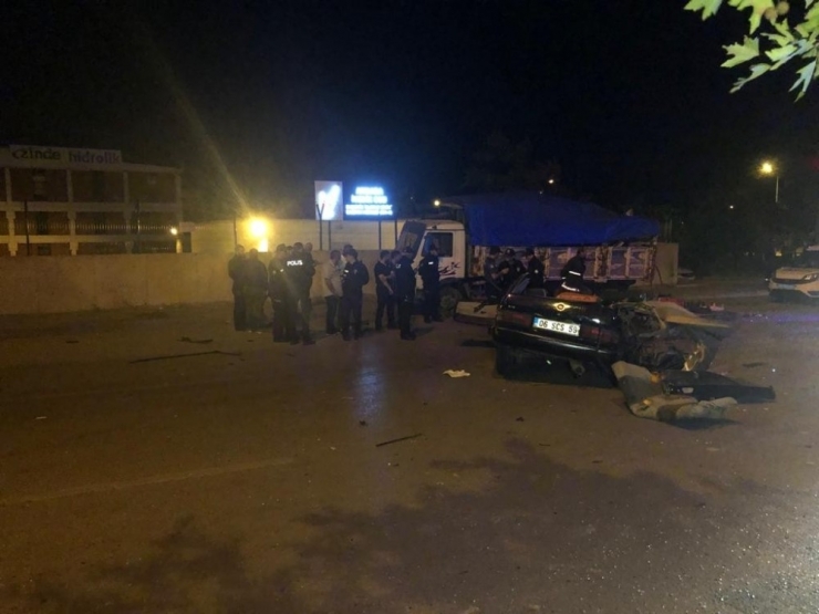 Polisin ‘Dur’ İhtarına Uymayan Driftçiler Kaza Yaptı: 2 Ölü 1 Yaralı