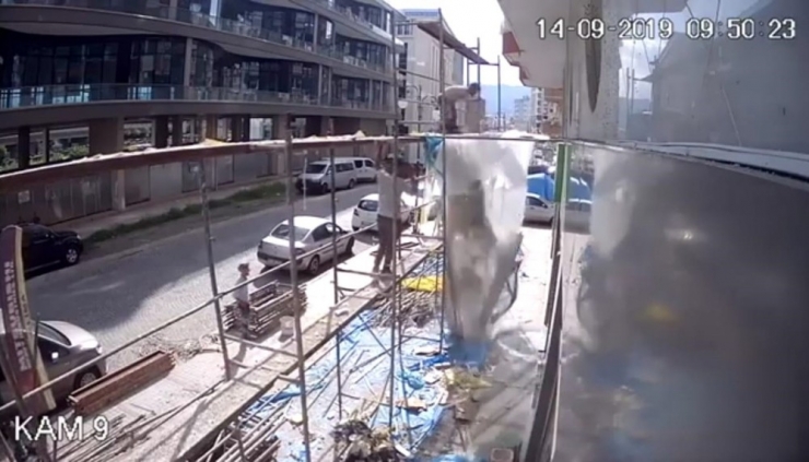 Rize’de İnşaat İskelesi Çöktü: 2 Yaralı