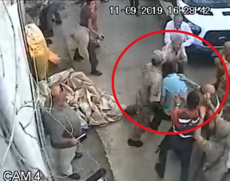 Samsun’da İcra Memuruna Saldırının Güvenlik Kamerası Görüntüsü Ortaya Çıktı