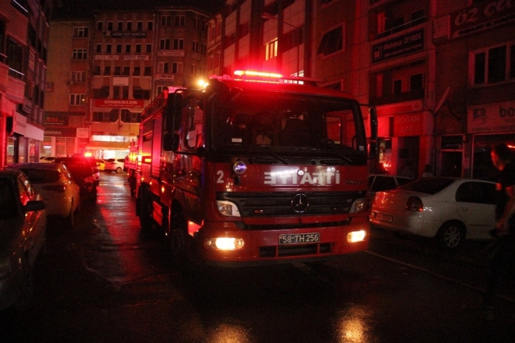 Boğulmaktan Son Anda Kurtarıldılar