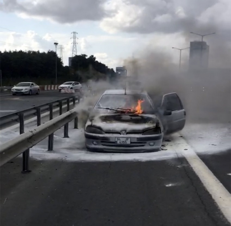 Tem Otoyolu’nda Otomobil Alev Alev Yandı