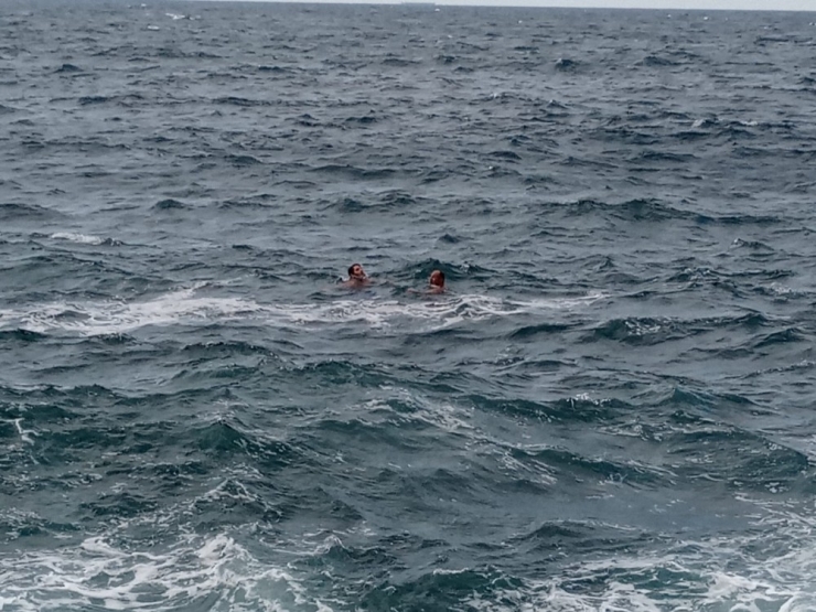 Dalgalar Arasında Can Pazarı