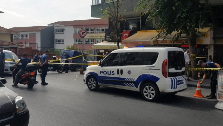 Sokakta İki Kişi Vuruldu, Onlar Börek Yemeye Devam Etti