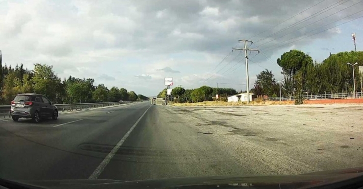 Köpeği Ezmemek İçin Takla Attı, O Anlar Kamerada...