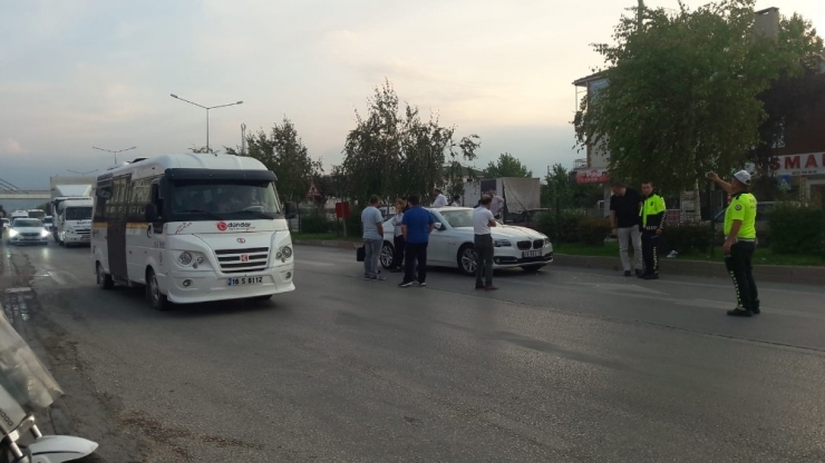 8 Yaşındaki Çocuğa Otomobil Çarptı