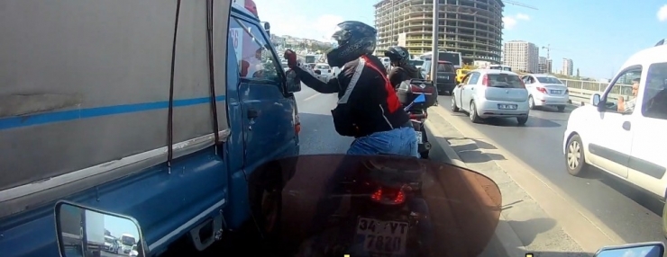 E-5 Karayolunda Motosikletli Magandanın Yaşattığı Dehşet Kamerada