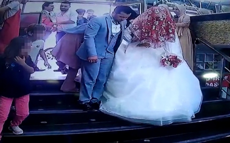 Sultangazi’de Çocuk Gelin Son Anda Kurtarıldı