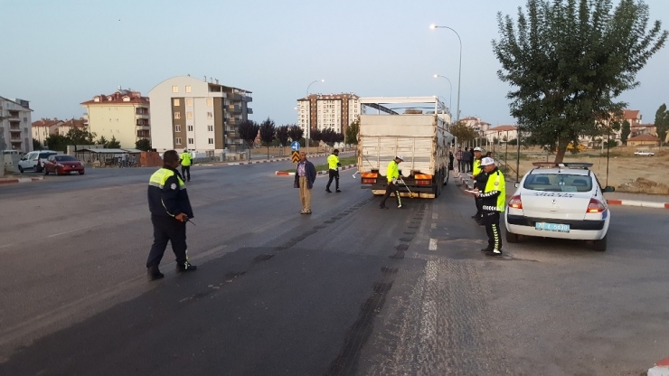 Karaman’da Kamyonun Çarptığı Yaşlı Kadın Yaralandı