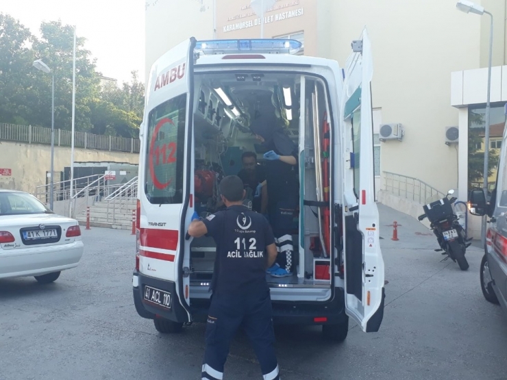 Kontrolden Çıkan Aracın Çarptığı 2 Kardeş Yaralandı