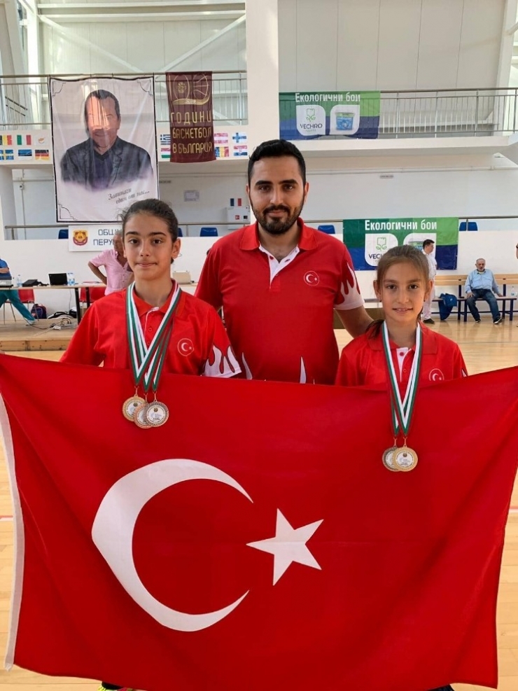 Küçük Milli Sporcular Balkanlardan Madalyalarla Döndü
