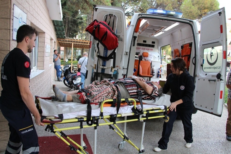 Freni Patlayan Traktör Şarampole Devrildi: 2’si Ağır 4 Yaralı