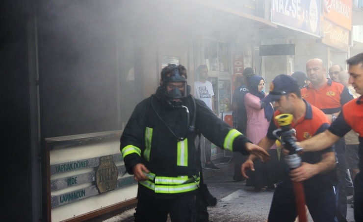 Menteşe’de İş Hanında Yangın