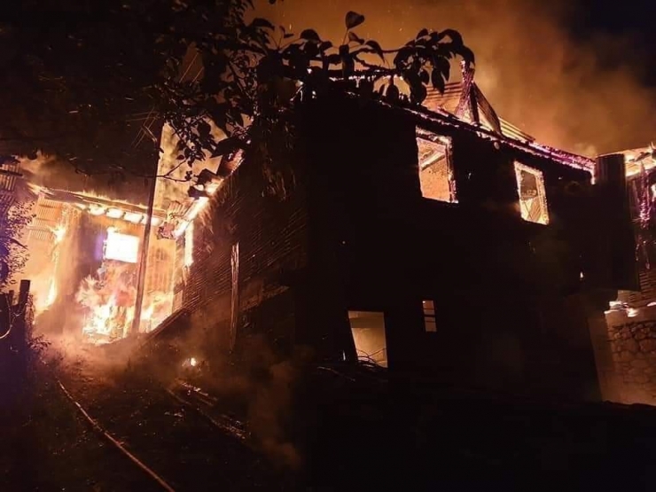 Ordu’da 4 Ahşap Ev Alevlere Teslim Oldu