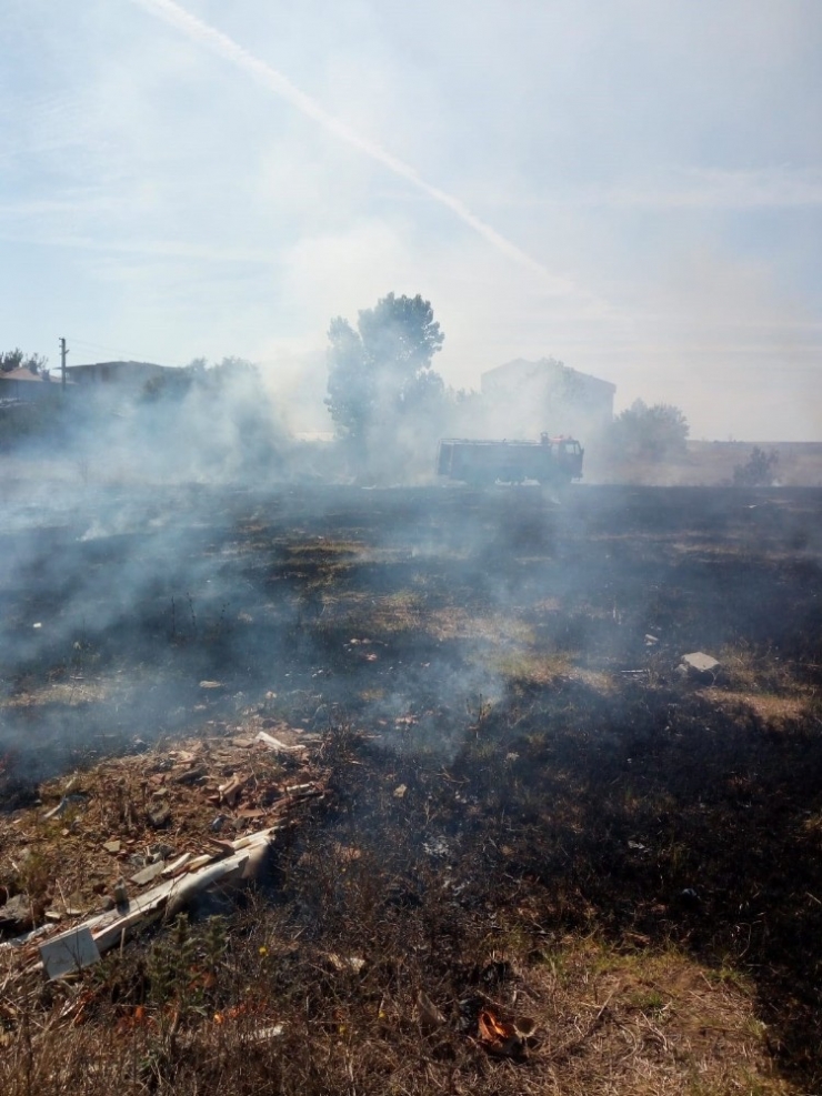 Tarla Yangını Korkuttu