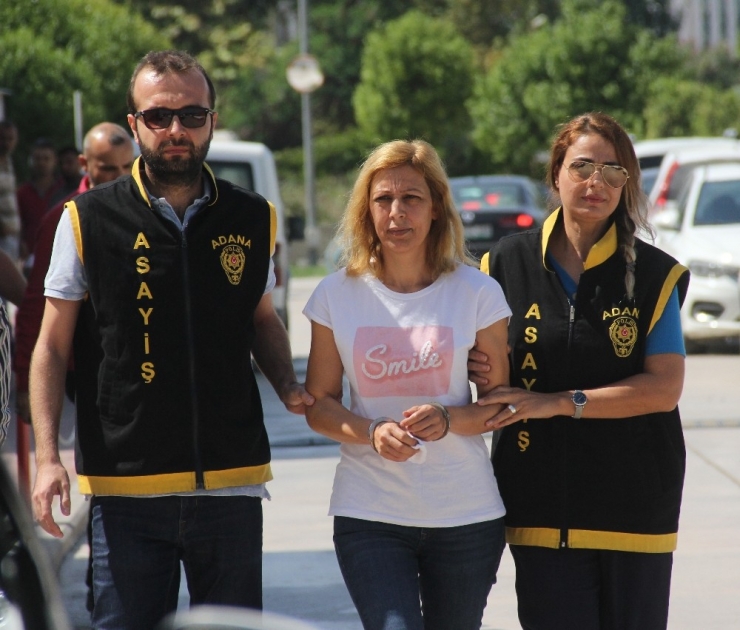 Eşini Öldürtüp Yaktı, 13 Yıl Maaşını Çekip Yedi, "Smile" Tişörtü Giyip Gülümsedi