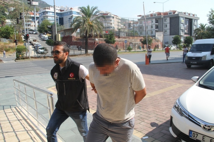 Alanya’da 1 Kilo Esrar Ele Geçirildi