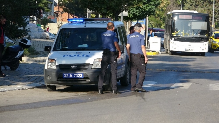 Okula Giden Öğrenciye Yaya Geçidinde Otomobil Çarptı