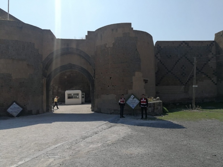 Jandarma Ani Ören Yeri’nde Güven Veriyor