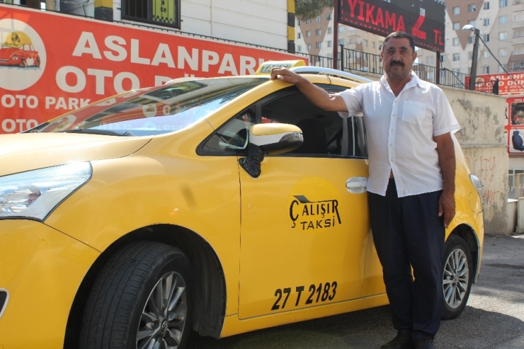 Taksisinde Unutulan 87 Bin Lirayı Sahibine Teslim Etti