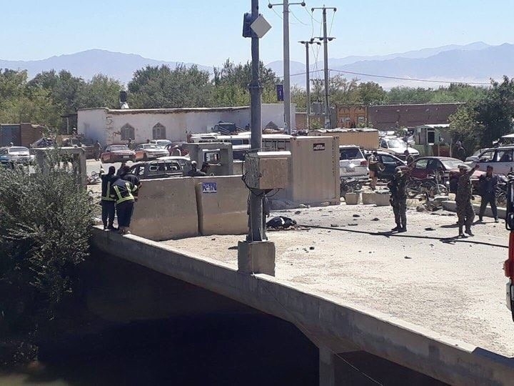 Afganistan Cumhurbaşkanı Eşref Gani’nin Parvan Vilayetinde Katıldığı Seçim Mitinginde Bombalı Saldırı Düzenlendi. Parwan Vali Sözcüsü Waheeda Shahkaar, Motosikletli Canlı Bomba İle Gerçekleştirilen Saldırıda Ölü Ve Yaralılar