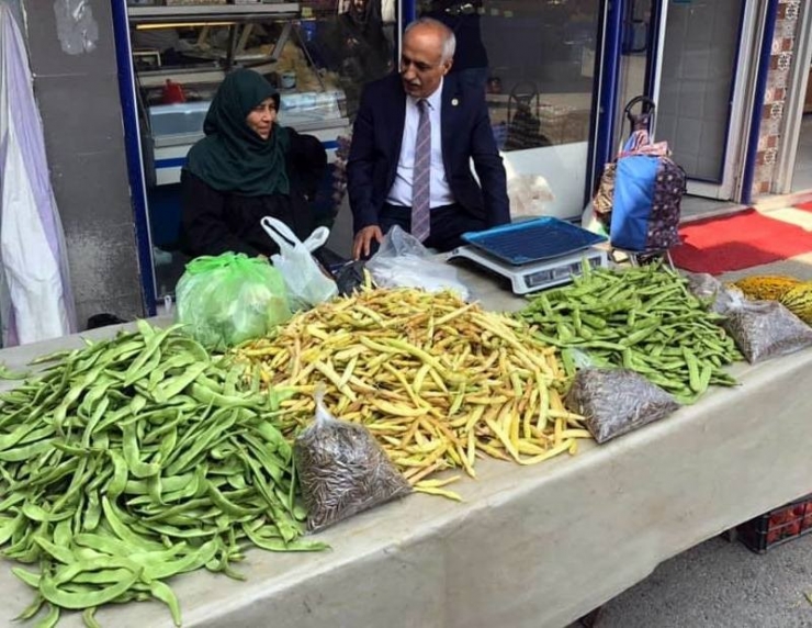 Başkan Davut Pazarı Gezdi