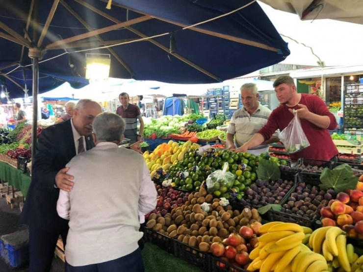 Başkan Davut Pazarı Gezdi