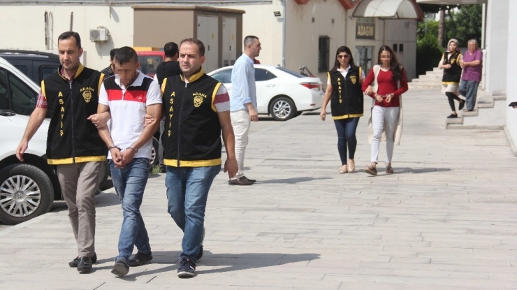 Kızı Ve Damadı Oyaladı, Anne Yüzüğü Çaldı