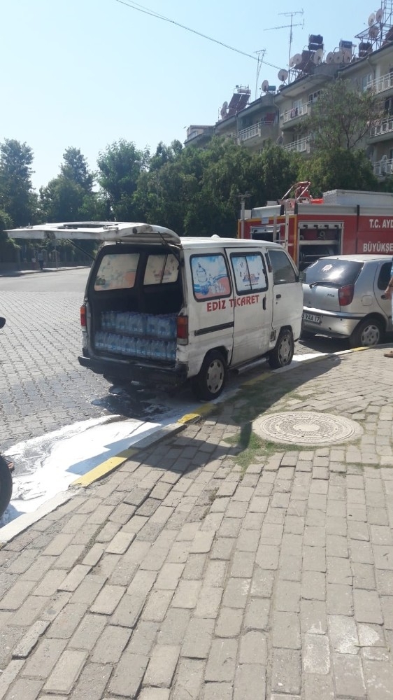 Alev Alan Su Dağıtım Aracını İtfaiye Söndürdü
