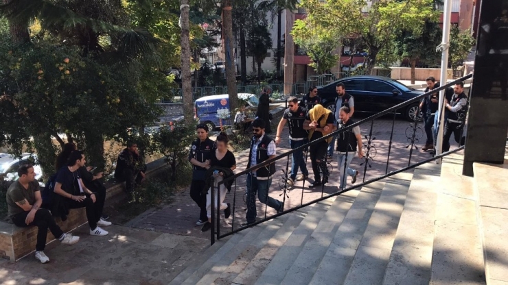 Uyuşturucu Şüphelisi, Basın Mensuplarına Küfürler Yağdırdı