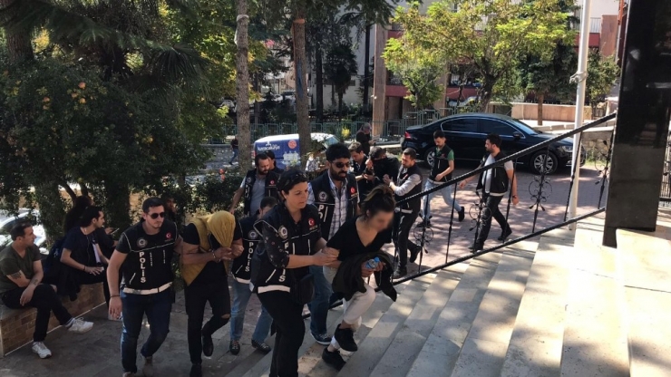 Uyuşturucu Şüphelisi, Basın Mensuplarına Küfürler Yağdırdı