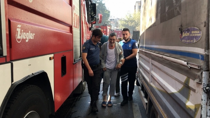 Kağıthane’de 6 Katlı Bina Alev Alev Yandı