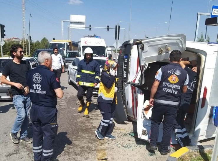 Van’da Ambulans İle Otomobil Çarpıştı: 7 Yaralı