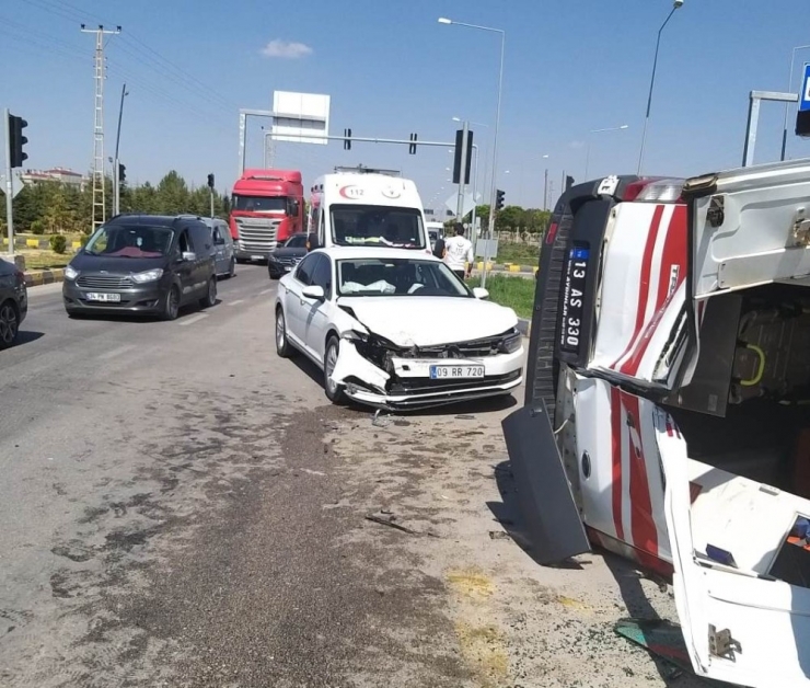 Van’da Ambulans İle Otomobil Çarpıştı: 7 Yaralı