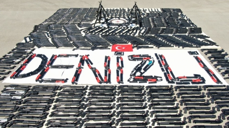 Denizli’de Cephanelik Dolusu Tüfek Ele Geçirildi
