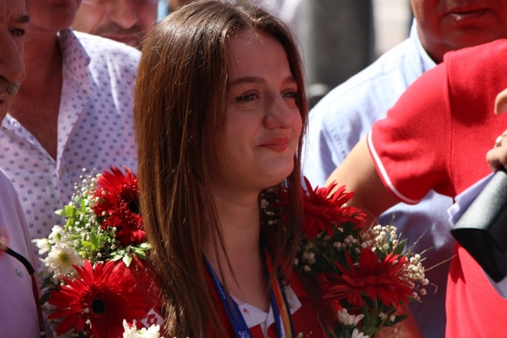 Dünya İkincisi Sümeyye Boyacı’dan Mutluluk Gözyaşları