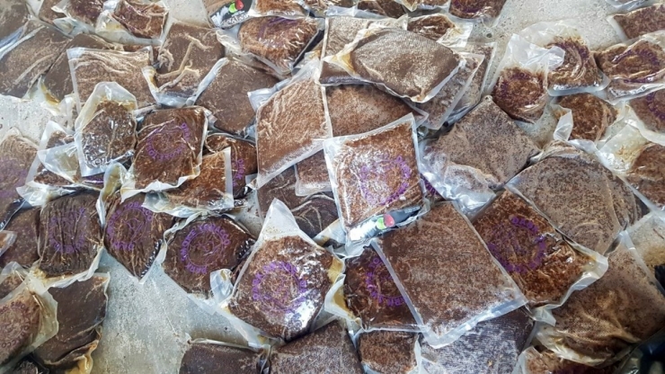 Besi Çiftliği Hangarında Dev Kaçak Alkol Ve Tütün Operasyonu