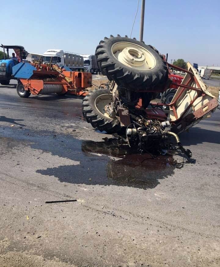 Traktör İle Otomobil Çarpıştı: 2 Yaralı