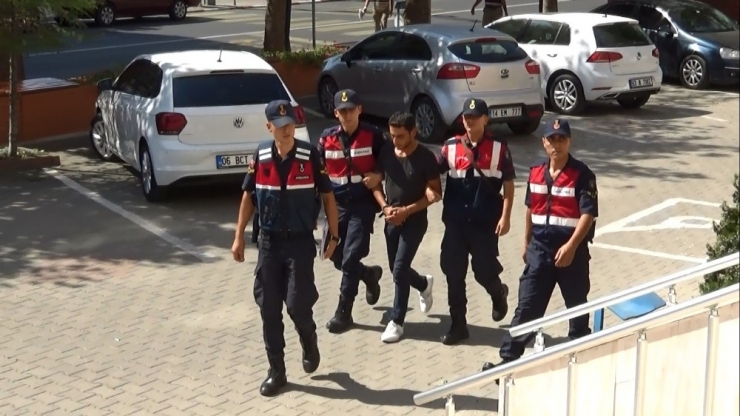 Göçmen Kaçakçısı Yakayı Ele Verdi