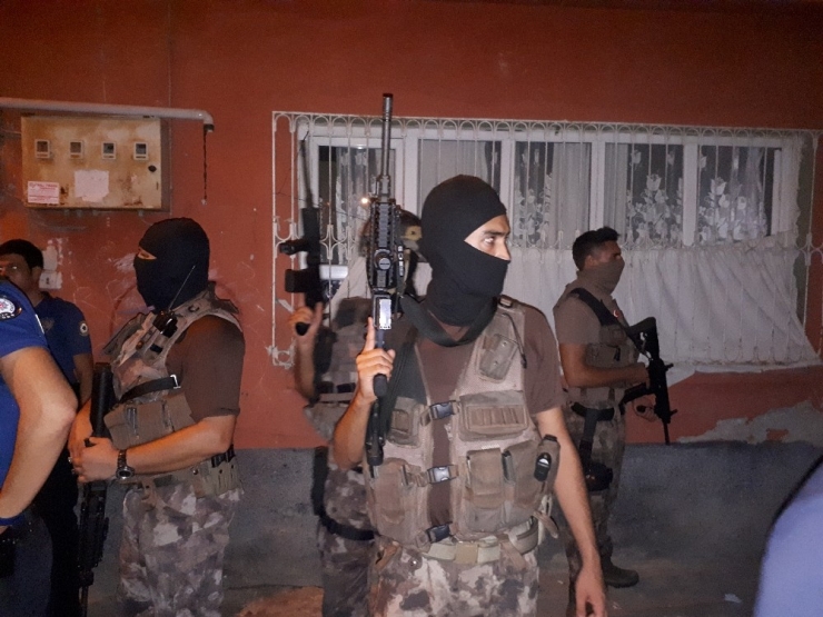 11 Yaşındaki Çocuğu Taciz Ettiği İddia Edilen Şahsın Evini Vatandaşlar Yakmak İstedi