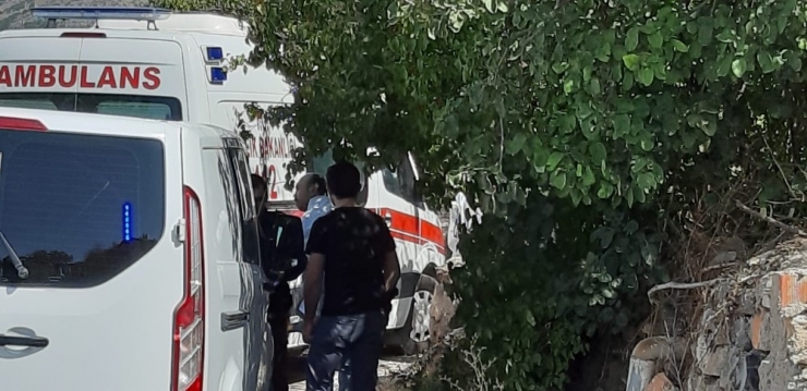 Sinirlenen Baba Çocuğunun Yanında Karısını Öldürdü