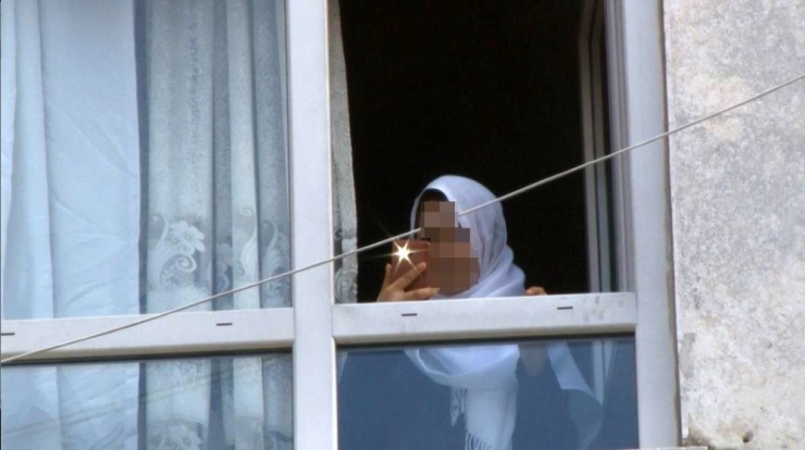 Duman Saran Binalarının İçinde Telefonla Etrafı Çektiler