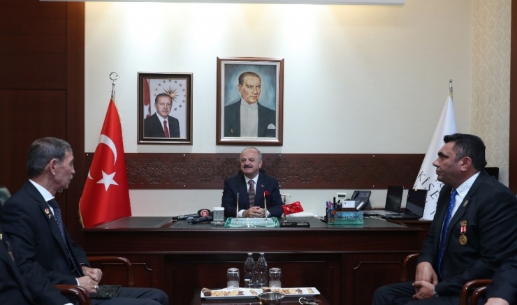 Vali Çakacak, Gazileri Makamında Kabul Etti