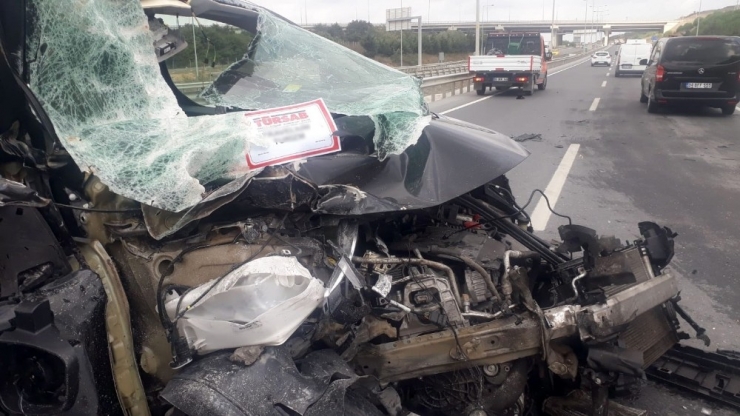 İstanbul Havalimanı Yolunda Feci Kaza: 2 Ağır Yaralı