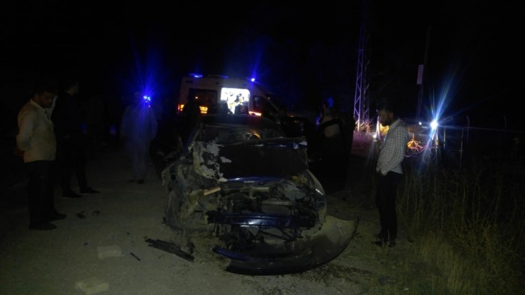 Kamyonetle Otomobil Çarpıştı: 4 Yaralı