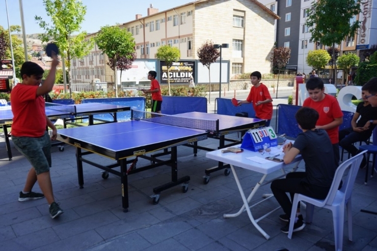 Nevşehir’de Açık Alan Masa Tenisi Turnuvası Başladı