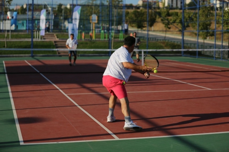 Geleneksel Kurtuluş Kupası Tenis Şenliği Sona Erdi