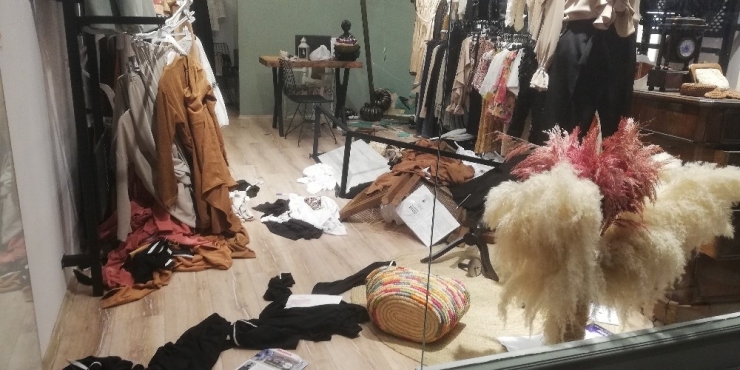 İş Yerine Basan 2 Kişi Dehşet Saçtı