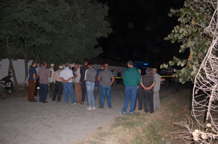 Eski Köy Korucusu Evinde Ölü Bulundu