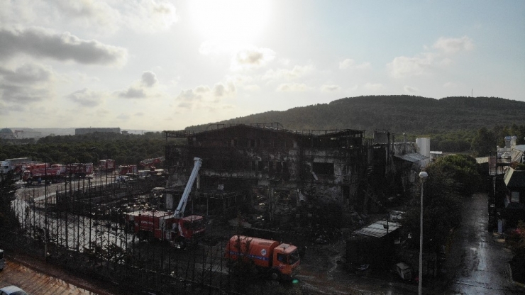 Tuzla’da Yanan Fabrikadaki Hasar Havadan Görüntülendi